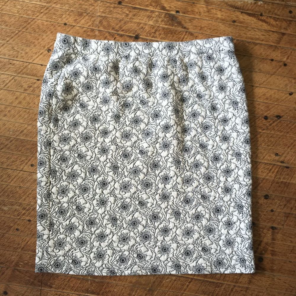41Hawthorn Stitchfix black and white knit floral pencil skirt